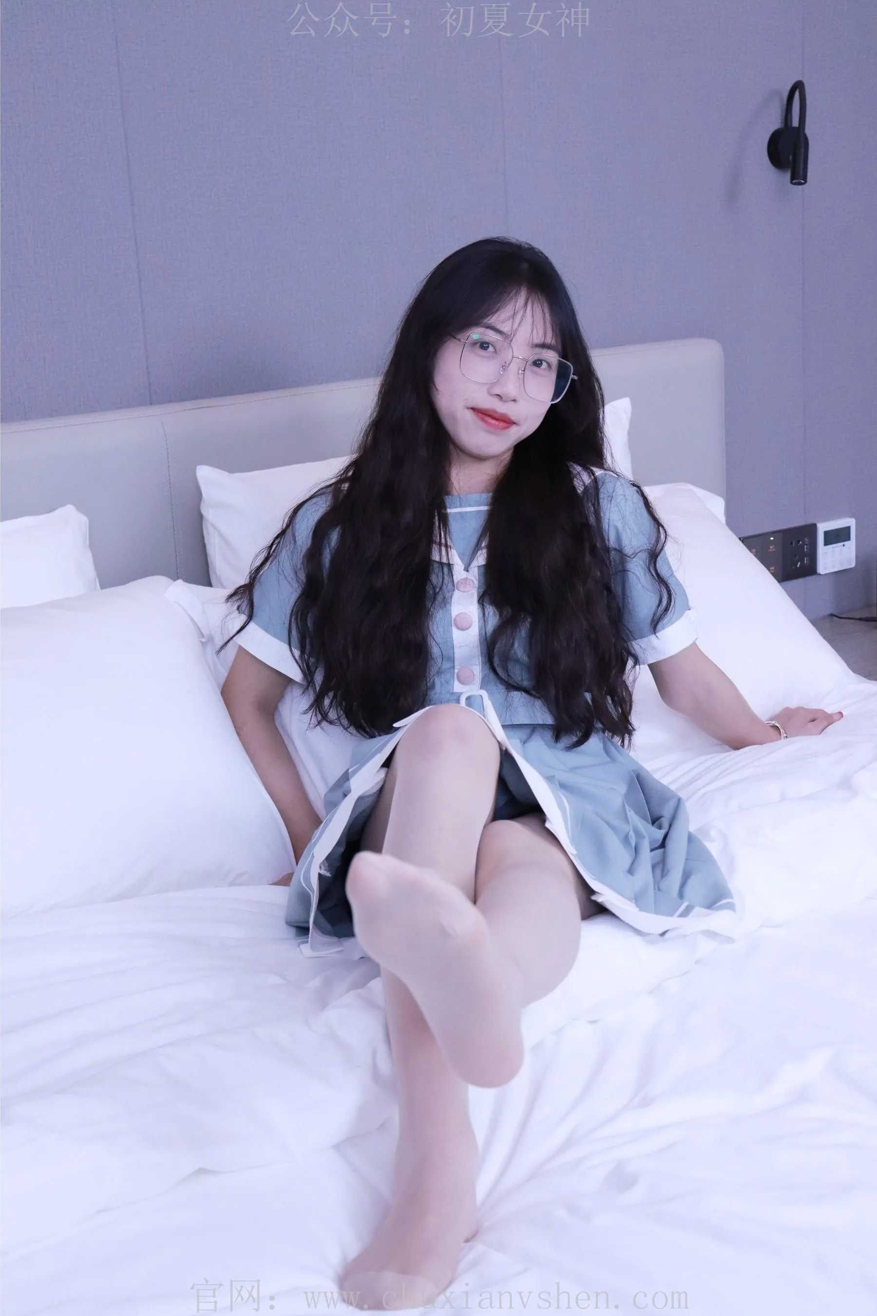 初夏女神 NO.008 雪糕 浅蓝色JK裙搭配小白鞋 [135P]插图3